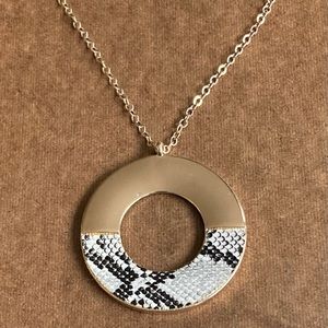 🎄Ann Taylor Factory Gold Tone & Snakeskin Pendant Necklace NWT
